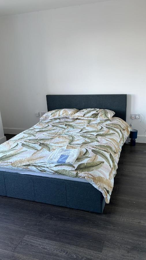 The Serviced Accommodations Гарлоу Екстер'єр фото