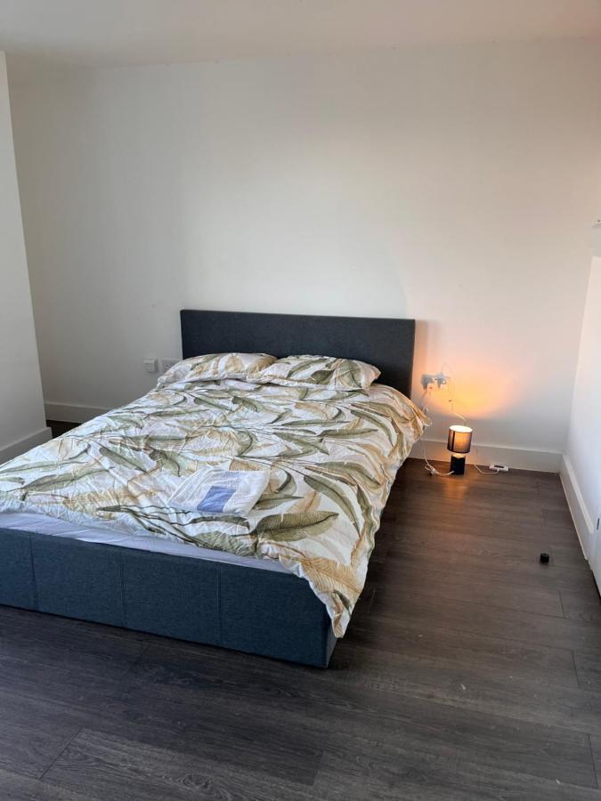 The Serviced Accommodations Гарлоу Екстер'єр фото
