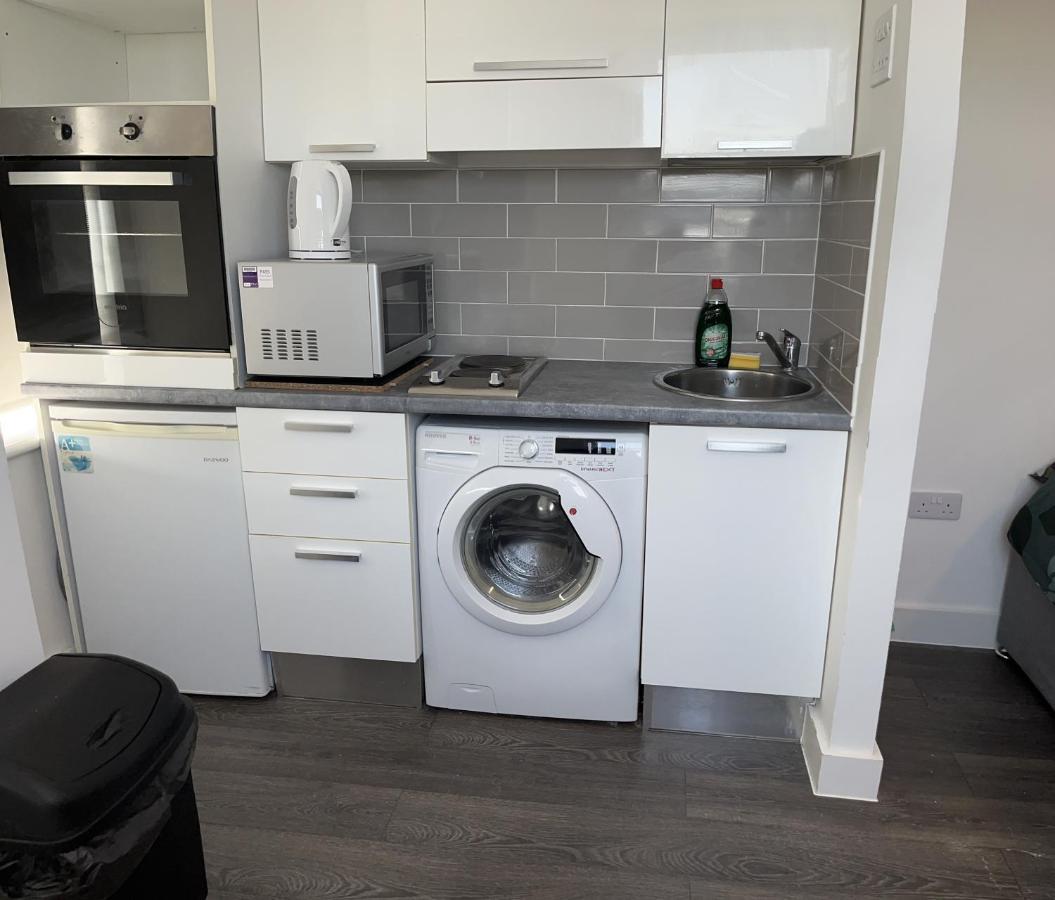 The Serviced Accommodations Гарлоу Екстер'єр фото