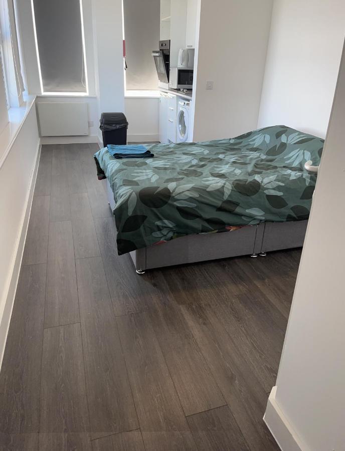 The Serviced Accommodations Гарлоу Екстер'єр фото