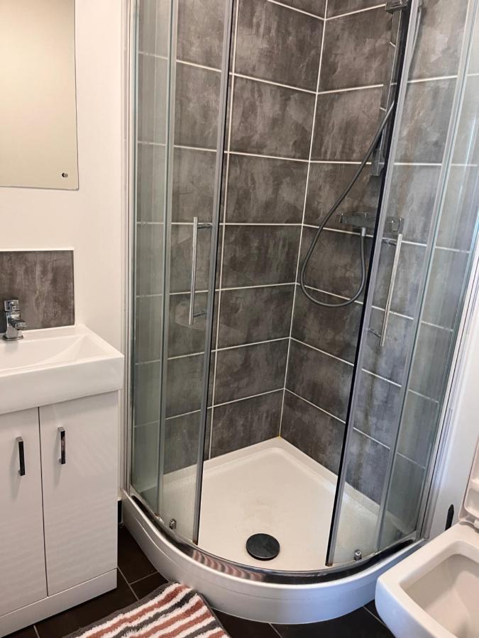 The Serviced Accommodations Гарлоу Екстер'єр фото