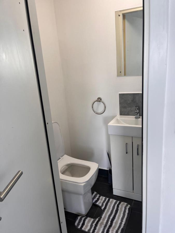 The Serviced Accommodations Гарлоу Екстер'єр фото