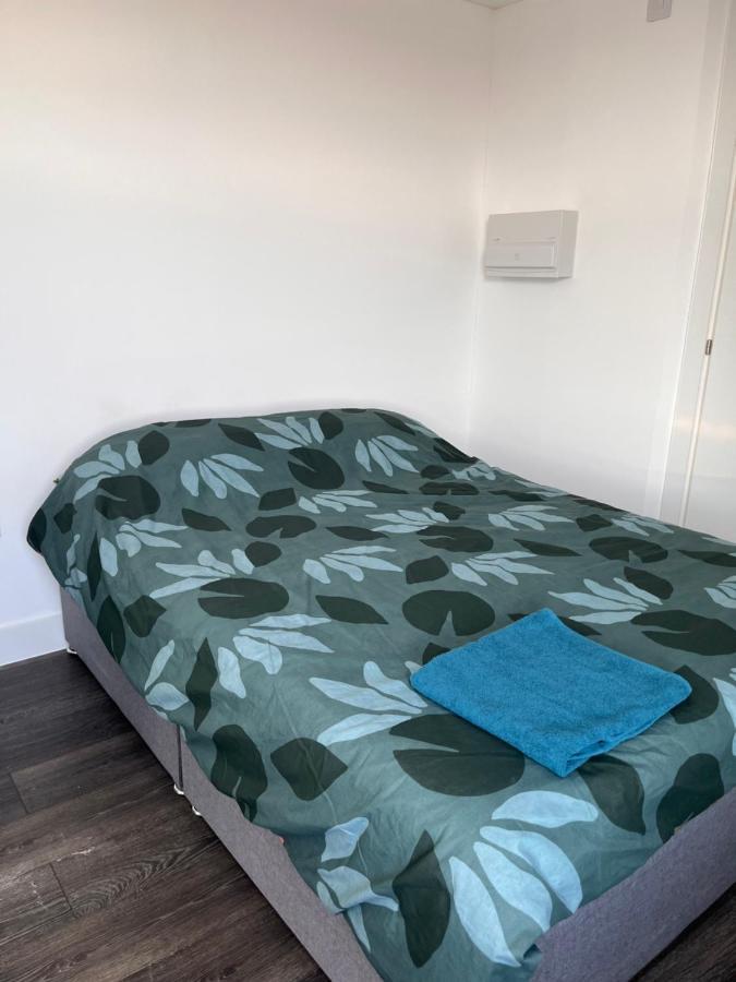 The Serviced Accommodations Гарлоу Екстер'єр фото